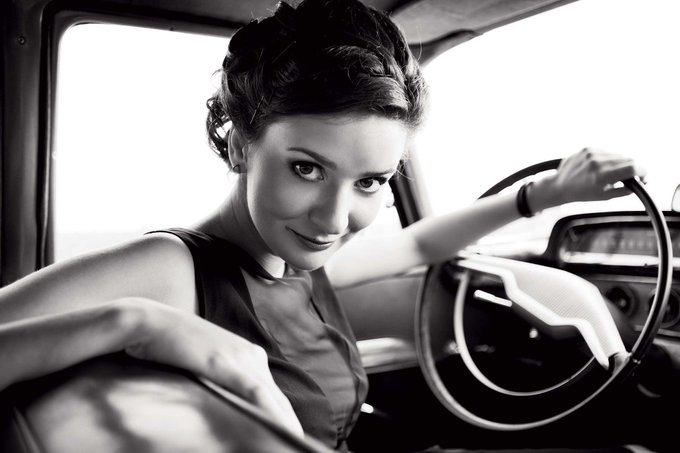 mujer-al-volante-vintage