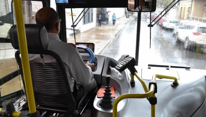 colectivero-lluvia