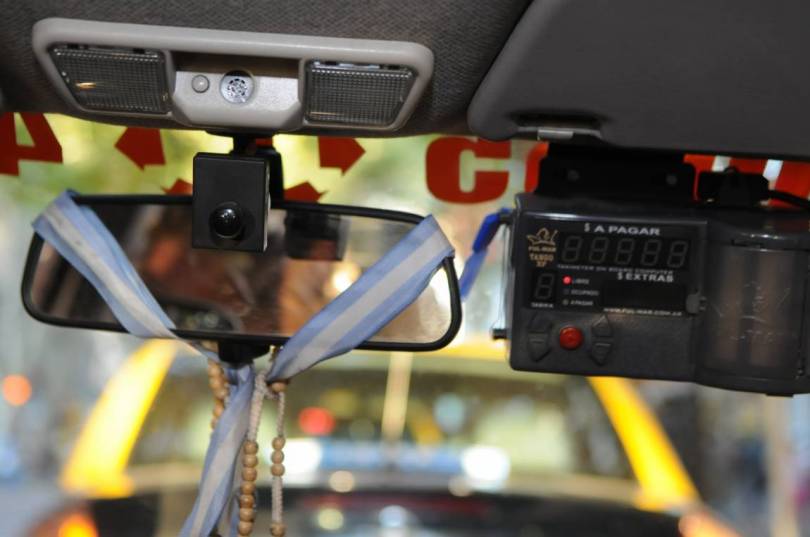 tecnologia y seguridad en los taxis portenos