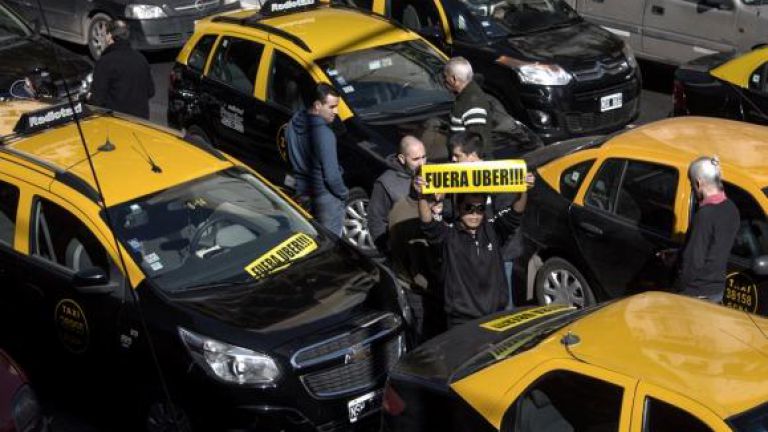 piquete-de-taxistas-fuera-uber