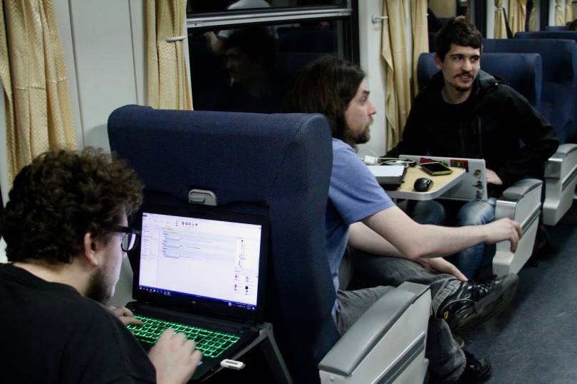 tren repleto de gamers rumbo a cordoba