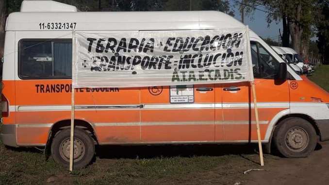 Transporte-para-discapacitados-combi-protesta