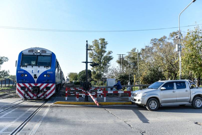 fotomulta-barreras-bajas-pilar-paso-tren