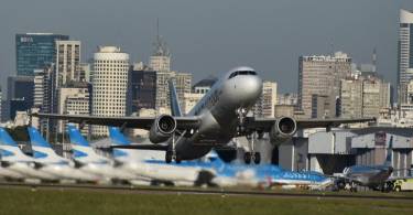 avion-LATAM-despegue-Aeroparque-foto-fernando-prieto-ferfast