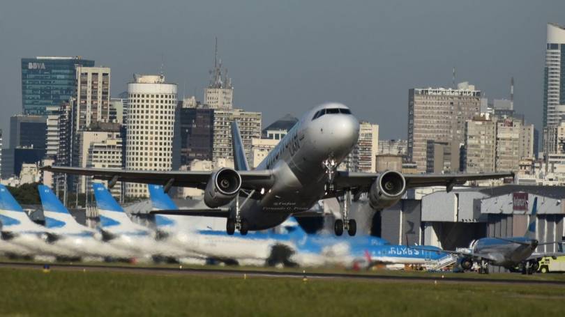 avion-LATAM-despegue-Aeroparque-foto-fernando-prieto-ferfast