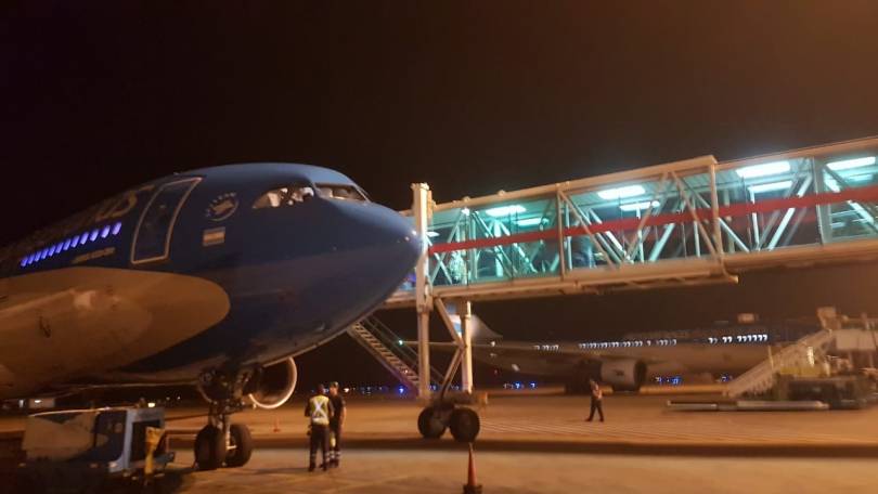 avion-aerolineas-manga-noche