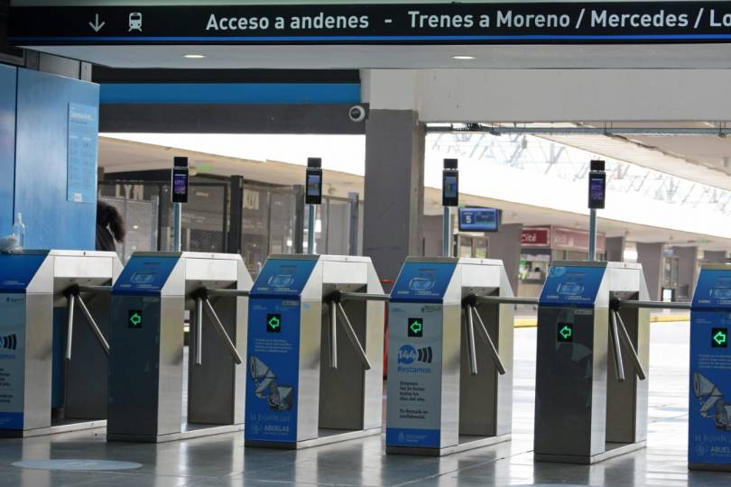 molinetes-con-lectores-QR-en-Tren-Sarmiento