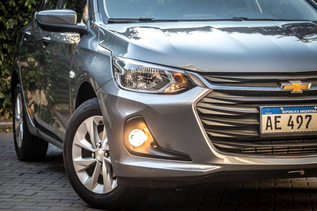 Chevrolet-Onix-LTZ-ext-frente-baja